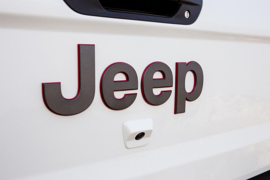 Логотип Jeep Gladiator Rubicon (JT) 2019 года  (EU) (фото 2 из 40)